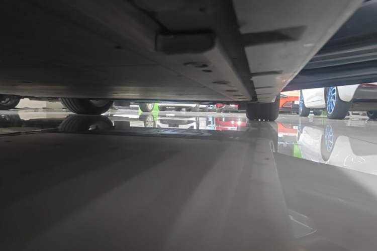 Used Zeekr 001 2022 Ultra-Long Range Dual-Motor YOU Version Right Side Sill
