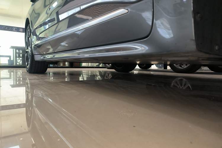 Used Zeekr 001 2022 Long-Range Dual-Motor WE Edition Right Side Sill