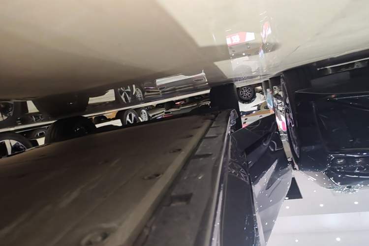 Used Zeekr 001 2022 Ultra-Long Range Dual-Motor YOU Version Right Side Sill