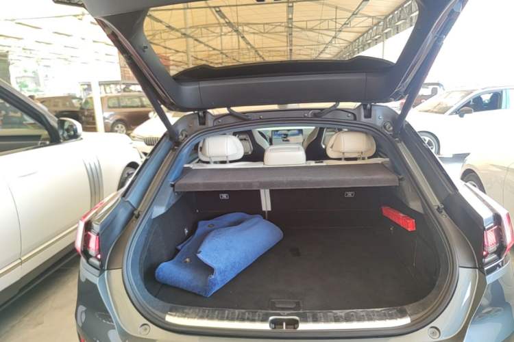 Used Zeekr 001 2022 Long-Range Dual-Motor WE Edition Trunk