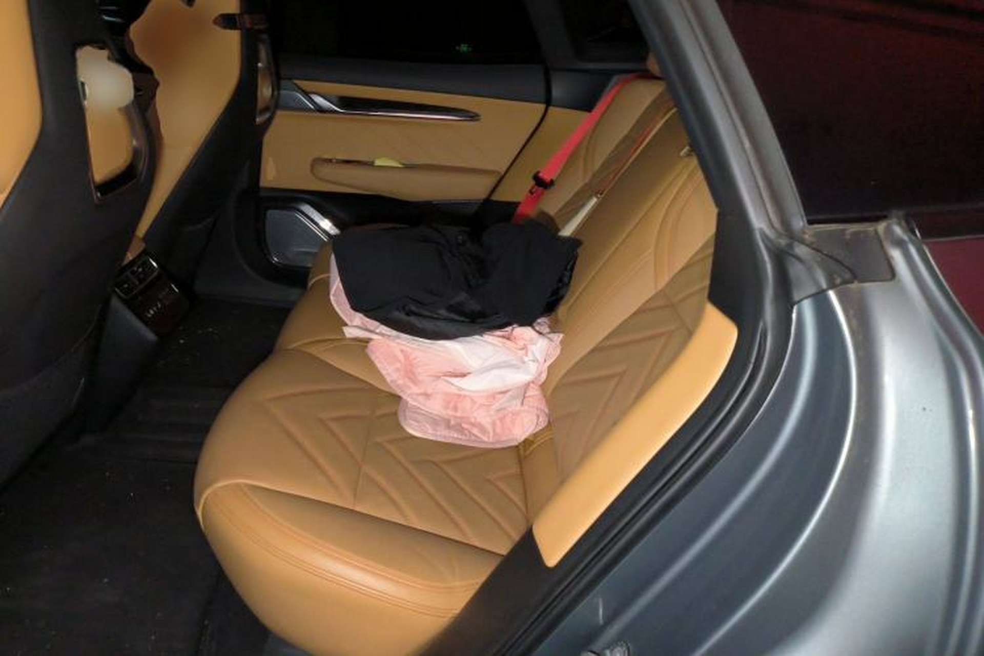 Used Zeekr 001 2022 Ultra-Long Range Dual-Motor YOU Version Left Rear Seat