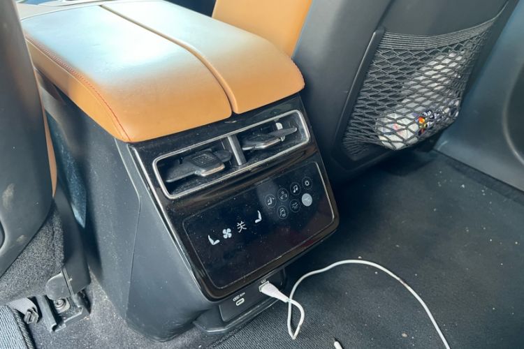 Used Zeekr 001 2022 Ultra-Long Range Dual-Motor YOU Version Interior 9