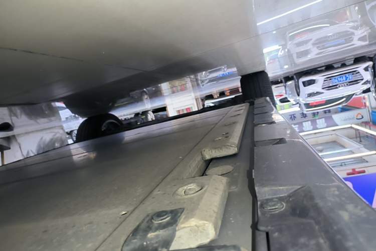 Used Zeekr 001 2022 Ultra-Long Range Dual-Motor YOU Version Left Side Sill