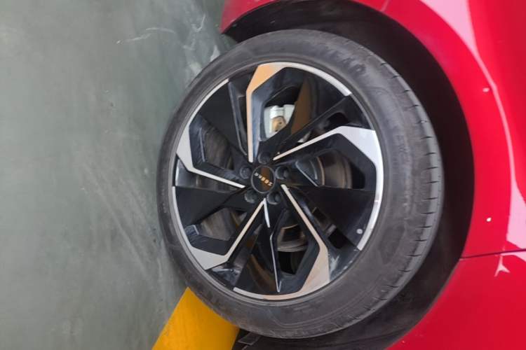 Used Zeekr 001 2022 Ultra-Long Range Single-Motor WE Version Right Rear Wheel Hub