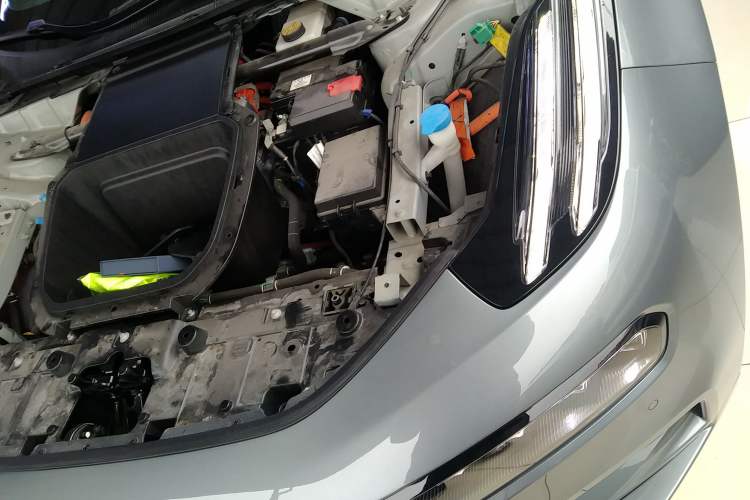 Used Zeekr 001 2022 Long-Range Dual-Motor WE Edition Engine Bay Left