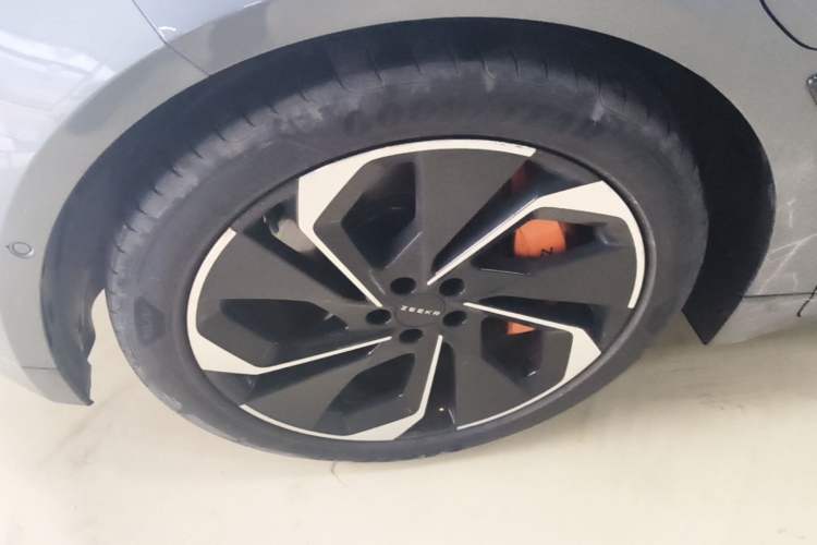 Used Zeekr 001 2022 Ultra-Long Range Single-Motor WE Version Left Front Wheel Hub