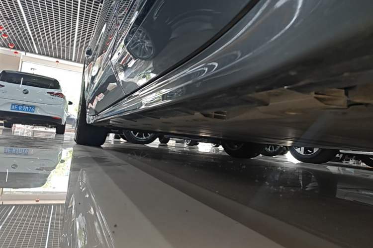 Used Zeekr 001 2022 Long-Range Dual-Motor WE Edition Left Side Sill