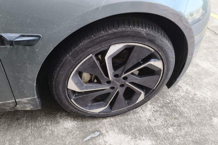 Used Zeekr 001 2022 Long-Range Dual-Motor WE Edition Right Front Wheel Hub