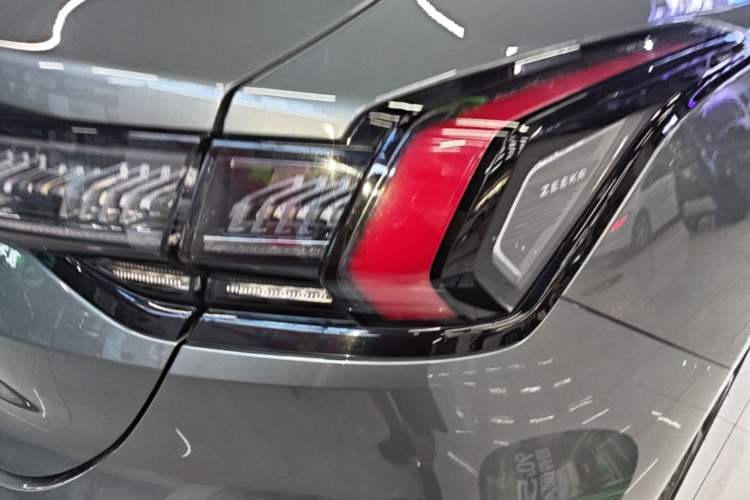 Used Zeekr 001 2022 Ultra-Long Range Single-Motor WE Version Right Rear Taillight