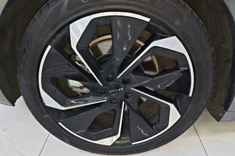 Used Zeekr 001 2022 Ultra-Long Range Single-Motor WE Version Right Rear Wheel Hub