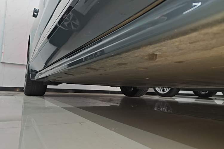 Used Zeekr 001 2022 Long-Range Dual-Motor WE Edition Right Side Sill