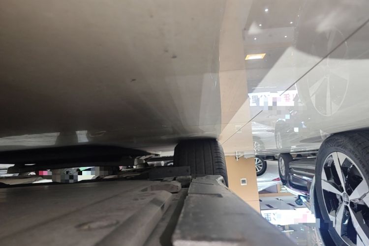 Used Zeekr 001 2022 Ultra-Long Range Single-Motor WE Version Right Side Sill