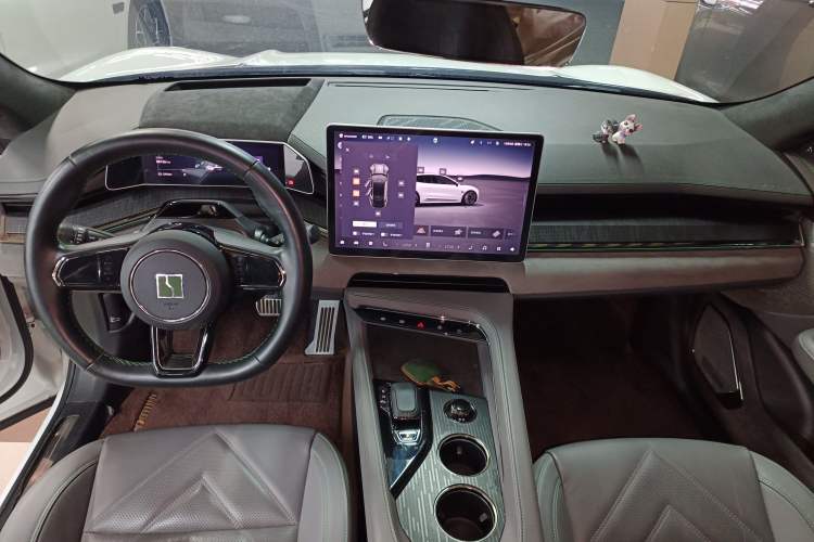 Used Zeekr 001 2022 Ultra-Long Range Dual-Motor YOU Version Center Console