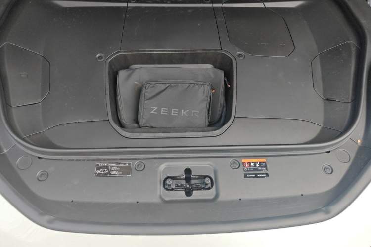 Used Zeekr 001 2022 Ultra-Long Range Dual-Motor YOU Version Engine Bay