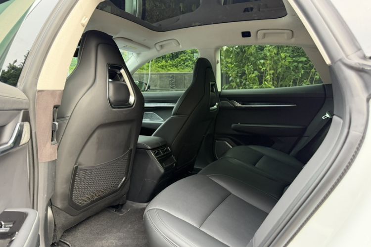Used Zeekr 001 2022 Long-Range Dual-Motor WE Edition Interior 11
