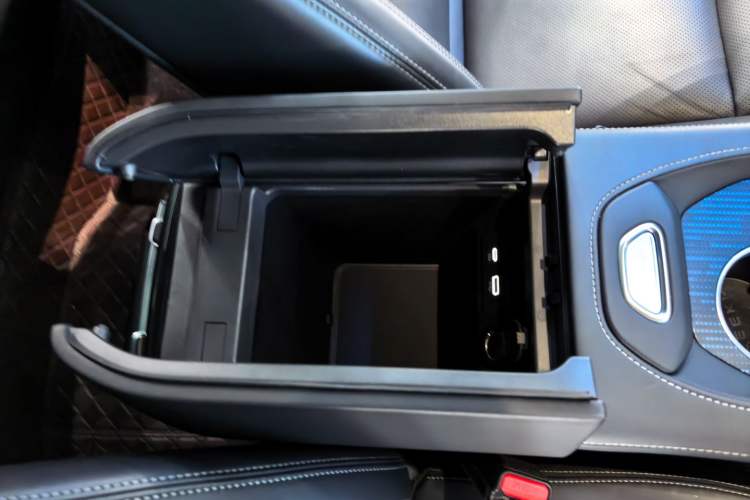 Used Zeekr 001 2022 Long-Range Dual-Motor WE Edition Interior 12