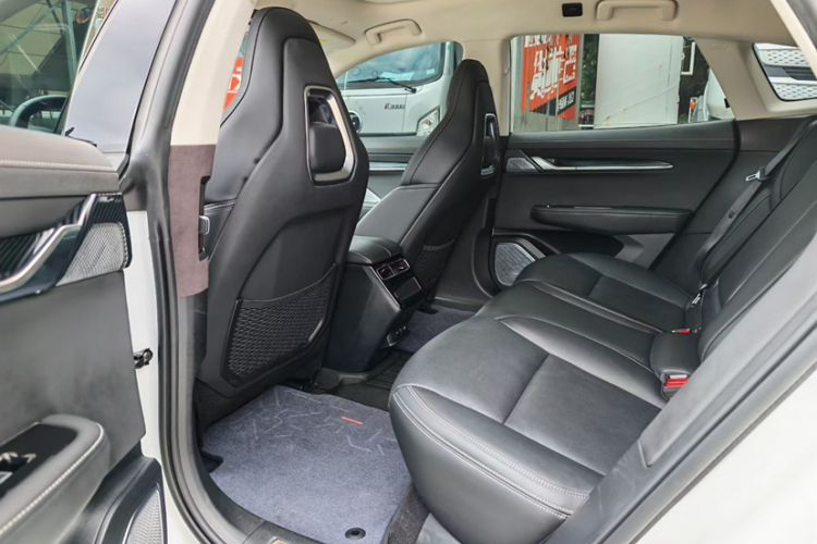 Used Zeekr 001 2022 Long-Range Dual-Motor WE Edition Interior 2