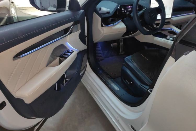 Used Zeekr 001 2022 Long-Range Dual-Motor WE Edition Interior 3