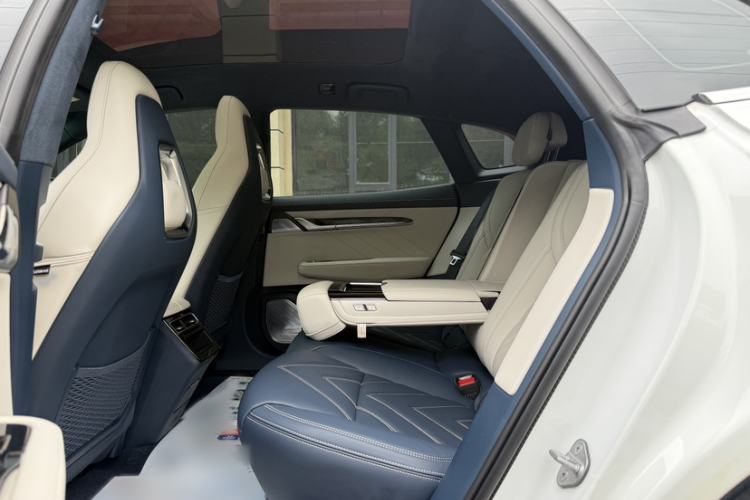 Used Zeekr 001 2022 Long-Range Dual-Motor WE Edition Interior 3