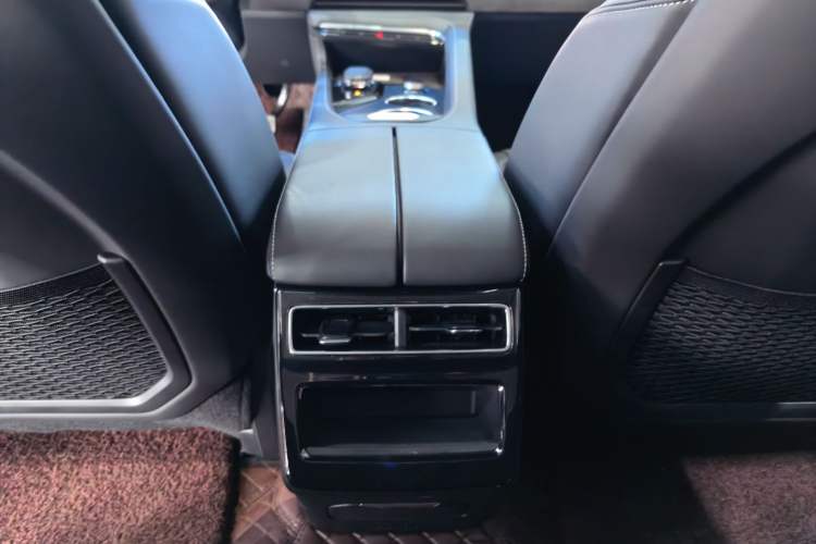 Used Zeekr 001 2022 Long-Range Dual-Motor WE Edition Interior 3