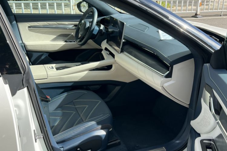 Used Zeekr 001 2022 Long-Range Dual-Motor WE Edition Interior 4