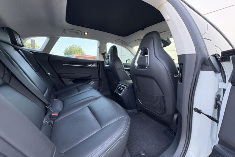 Used Zeekr 001 2022 Long-Range Dual-Motor WE Edition Interior 4