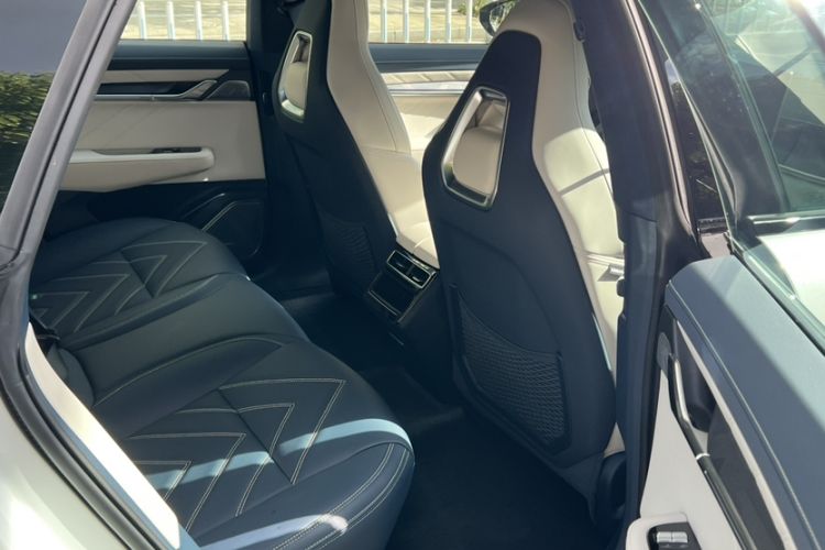 Used Zeekr 001 2022 Long-Range Dual-Motor WE Edition Interior 5