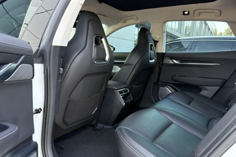 Used Zeekr 001 2022 Long-Range Dual-Motor WE Edition Interior 5