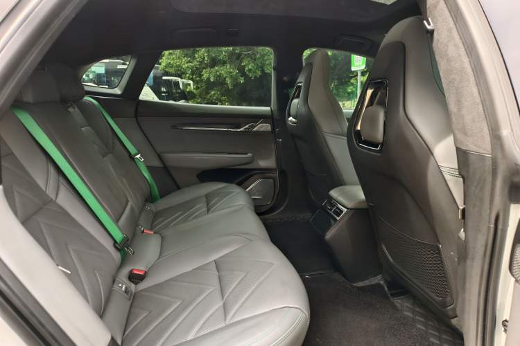 Used Zeekr 001 2022 Ultra-Long Range Dual-Motor ME Version Interior 6