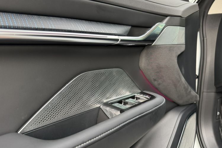 Used Zeekr 001 2022 Long-Range Dual-Motor WE Edition Interior 7