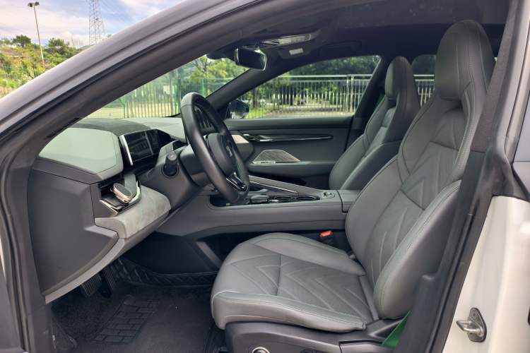 Used Zeekr 001 2022 Ultra-Long Range Dual-Motor ME Version Interior 8