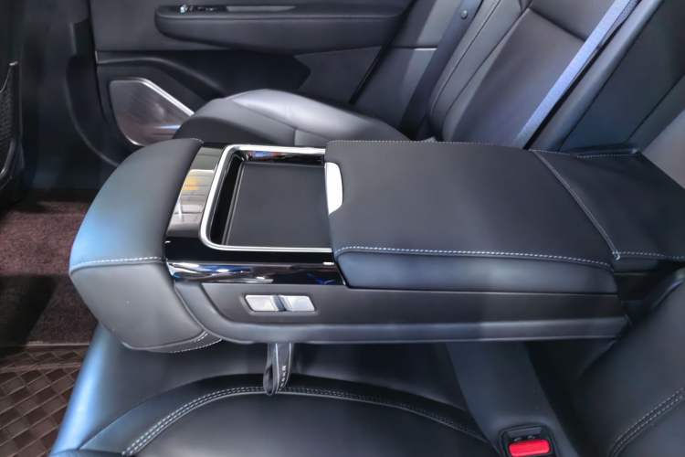 Used Zeekr 001 2022 Long-Range Dual-Motor WE Edition Interior 9