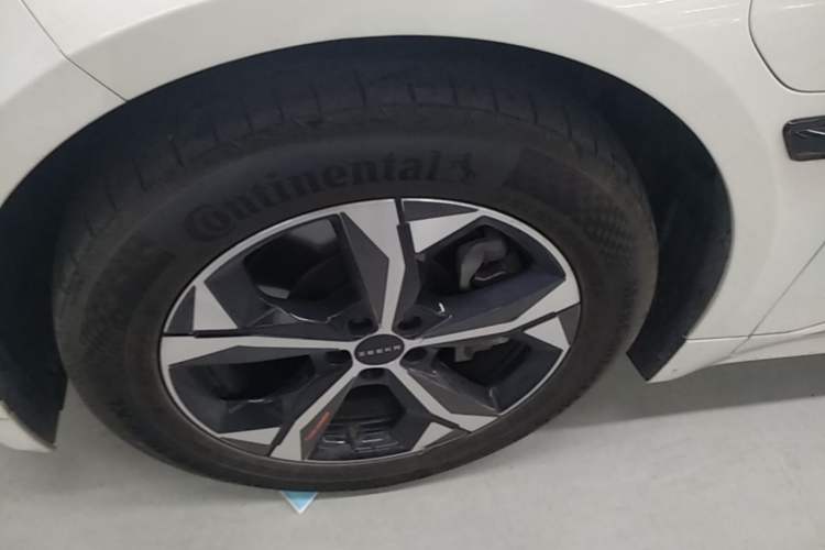 Used Zeekr 001 2022 Long-Range Dual-Motor WE Edition Left Front Wheel Hub