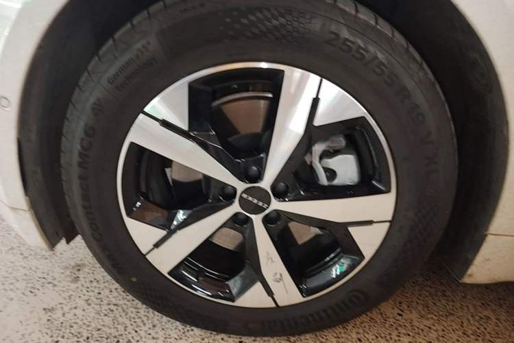 Used Zeekr 001 2022 Long-Range Dual-Motor WE Edition Left Front Wheel Hub
