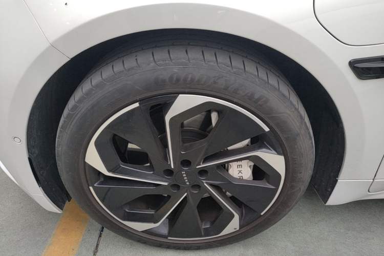 Used Zeekr 001 2022 Long-Range Dual-Motor WE Edition Left Front Wheel Hub