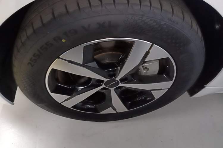 Used Zeekr 001 2022 Long-Range Dual-Motor WE Edition Left Front Wheel Hub