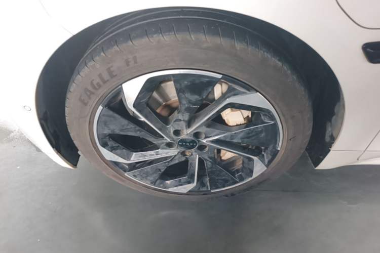 Used Zeekr 001 2022 Long-Range Dual-Motor WE Edition Left Front Wheel Hub