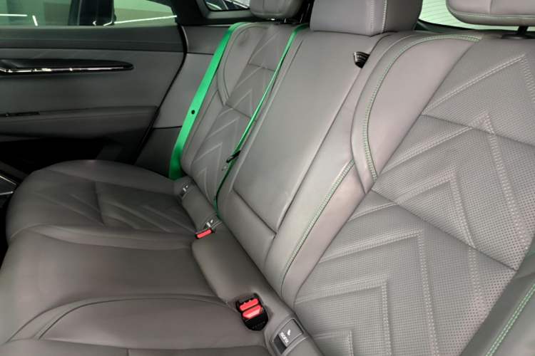 Used Zeekr 001 2022 Ultra-Long Range Dual-Motor YOU Version Left Rear Seat