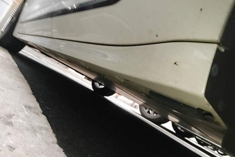 Used Zeekr 001 2022 Ultra-Long Range Dual-Motor ME Version Left Side Sill