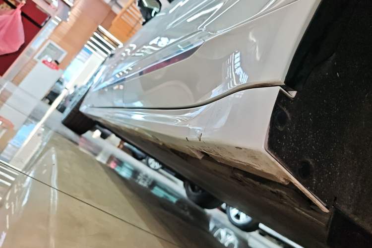 Used Zeekr 001 2022 Ultra-Long Range Dual-Motor ME Version Left Side Sill
