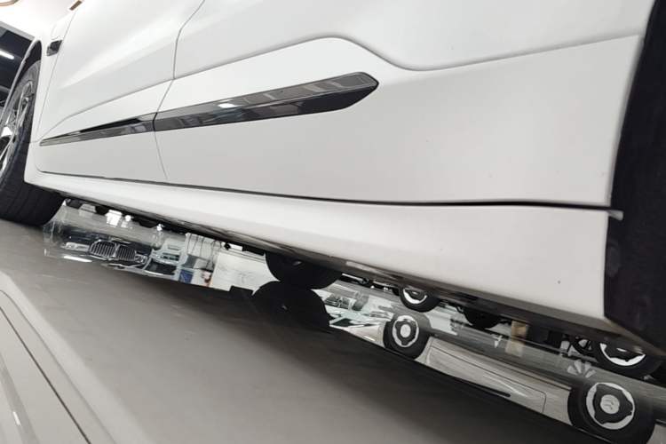 Used Zeekr 001 2022 Long-Range Dual-Motor WE Edition Left Side Sill