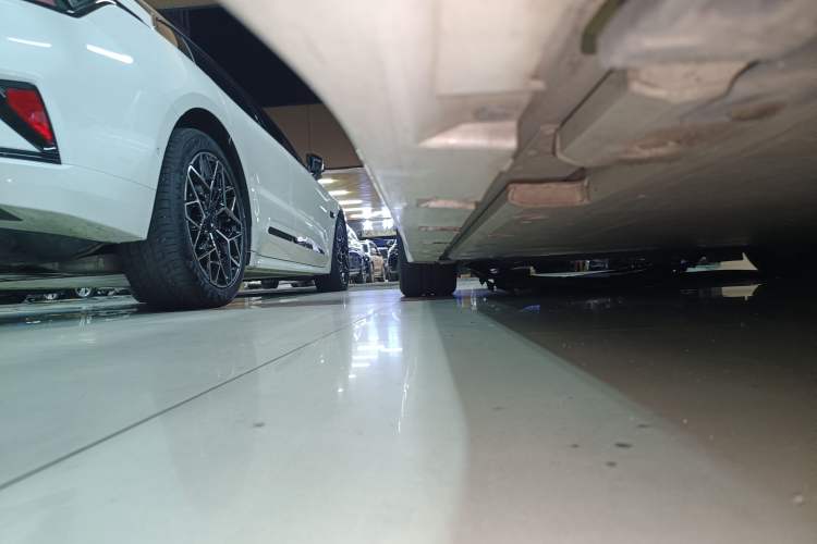 Used Zeekr 001 2022 Ultra-Long Range Dual-Motor YOU Version Left Side Sill