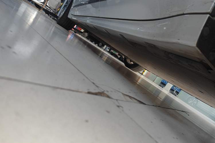 Used Zeekr 001 2022 Ultra-Long Range Single-Motor WE Version Left Side Sill