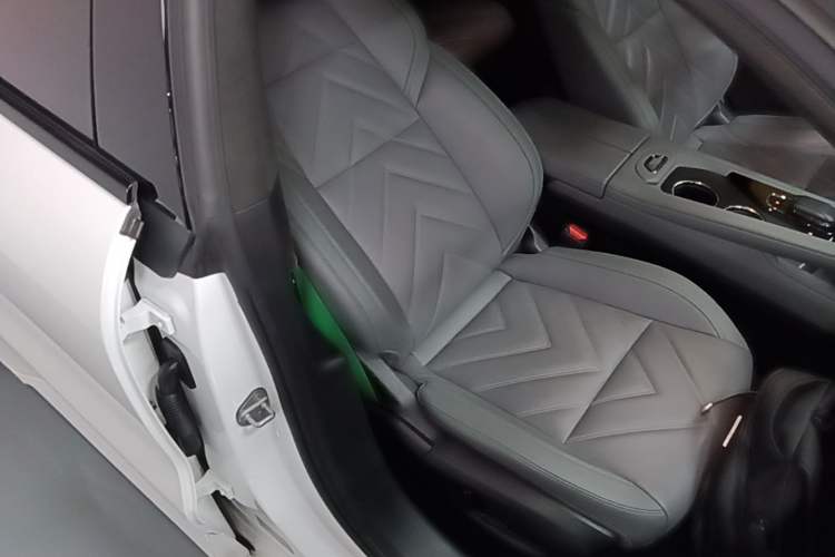 Used Zeekr 001 2022 Ultra-Long Range Dual-Motor YOU Version Right Front Seat