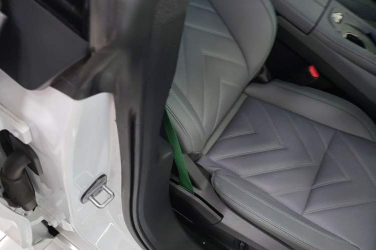 Used Zeekr 001 2022 Ultra-Long Range Dual-Motor YOU Version Right Front Seat