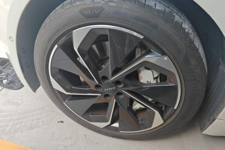 Used Zeekr 001 2022 Ultra-Long Range Dual-Motor YOU Version Right Front Wheel Hub