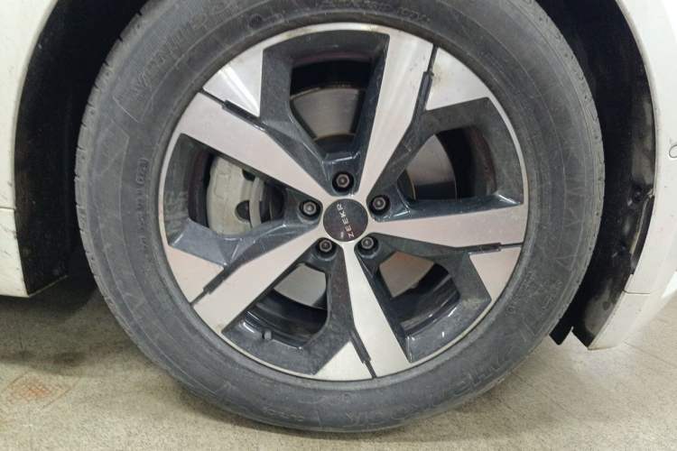Used Zeekr 001 2022 Ultra-Long Range Single-Motor WE Version Right Front Wheel Hub