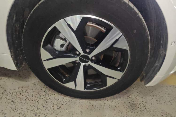 Used Zeekr 001 2022 Ultra-Long Range Single-Motor WE Version Right Front Wheel Hub