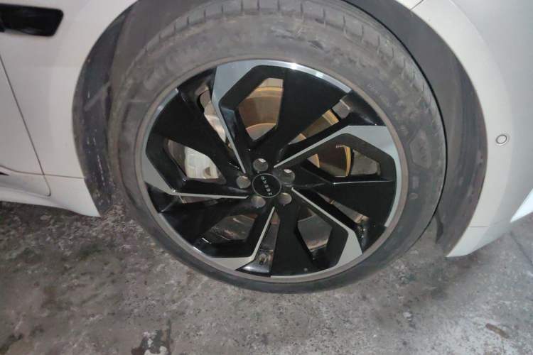 Used Zeekr 001 2022 Long-Range Dual-Motor WE Edition Right Front Wheel Hub