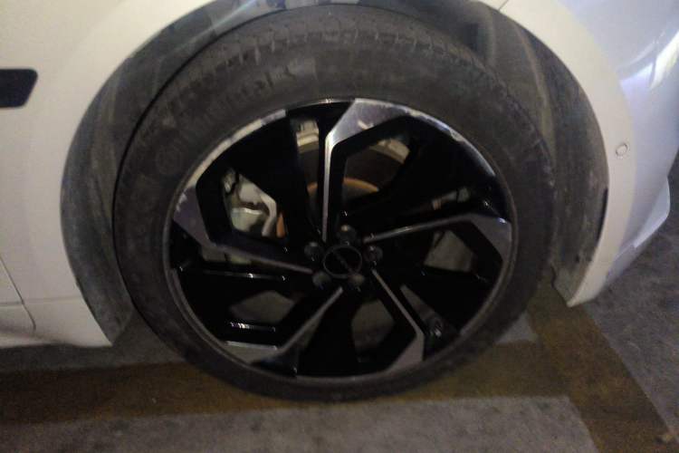 Used Zeekr 001 2022 Long-Range Dual-Motor WE Edition Right Front Wheel Hub